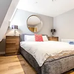 The Sweet Mews - Large 4Bdr Home