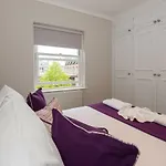One Bedroom High Street Kensington Apartment