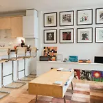 Central Home With Parking Near Waterloo & St Thomas & Big Ben & Parliament