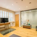 The Escalier Mews - Bright 3BDR Home