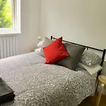 Perfect Modern Base Near All Attractions