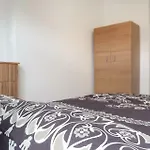 Sidney Street - Deluxe Guest Room