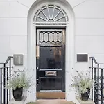 Studio In Georgian Property Next To Buckingham Palace