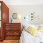 Canton Street - Deluxe Guest Room 4