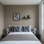 Mirabilis Apartments, Wells Court