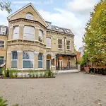 Modern And Light 2 Bed Flat In Sw2