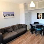Apartment Near Hyde Park Sleeps 4