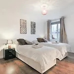 New Cross Apartment By Emerald