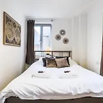 New Cross Apartment By Emerald