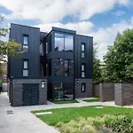 Queen\'S Drive Aparthotel