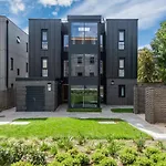 Queen\'S Drive Aparthotel