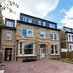 Queen\'S Drive Aparthotel