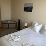 Splendid 2 Bedroom Apartment In Shepherd\'S Bush