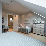 Bright Family Home Close To Wandsworth Common