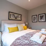 Bright Family Home Close To Wandsworth Common