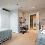 Bright Family Home Close To Wandsworth Common