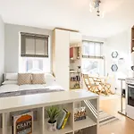 Modern And Chic Studio Flat For 2 People In West Kilburn By Queen\'S Park
