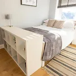 Modern And Chic Studio Flat For 2 People In West Kilburn By Queen\'S Park