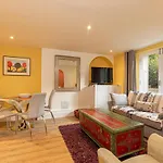 Stylish Flat With Garden In Notting Hill