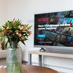 Heart Of Ealing Apartment With Garden