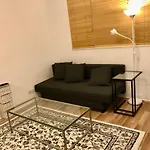 Central apartment 5 mins Putney tube station