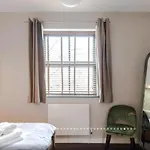 Neon Melody - Playful 2 Bedrooms By London Bridge