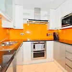 Canary Wharf - Corporate Riverside Apartments