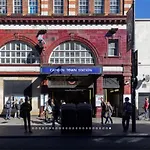 Punk Hip - Plush 1-Bed In Camden Town