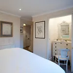 The London Agent Pimlico King Bed
