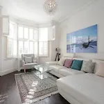 Veeve - Burnfoot Avenue Vr