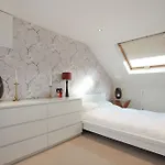 Veeve - Burnfoot Avenue Vr