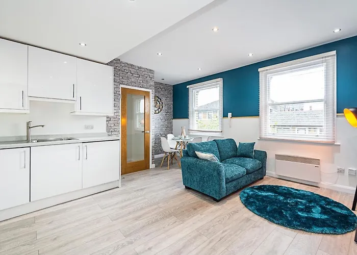 Cozy And Charming Flat: Minutes From Everything!