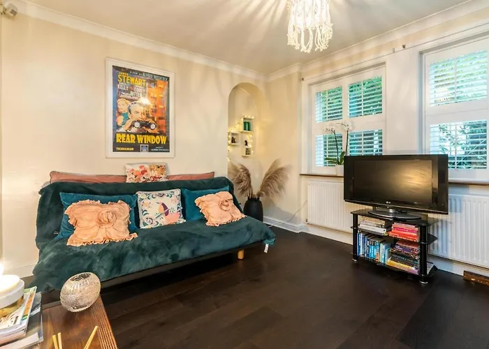New Fantastic 1Bd Crystal Palace Flat In London