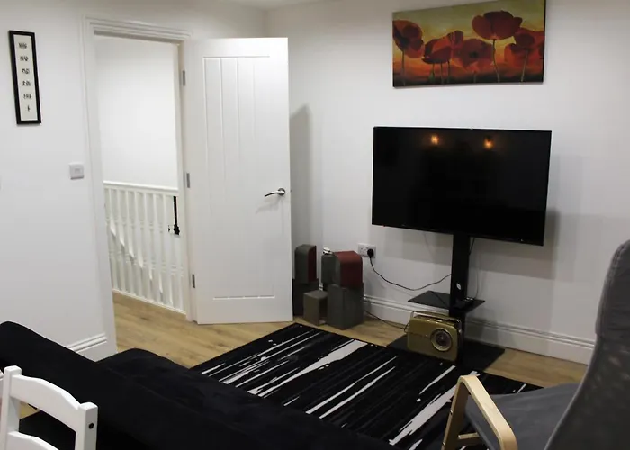 Modern 2 Bedroom Apartment In The Heart Of Greenwich