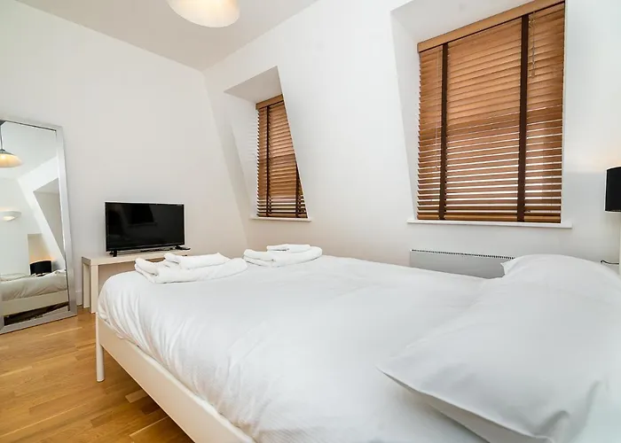 Modern 1 Bed Flat In Holborn, London For Up To 2 People - With Free Wifi