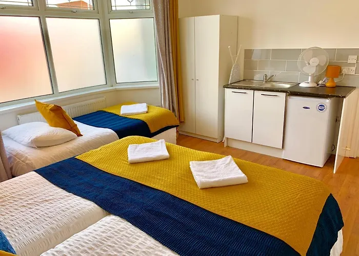 Spacious 2 Bedrooms 2 Baths Apartment With Garden And Parking