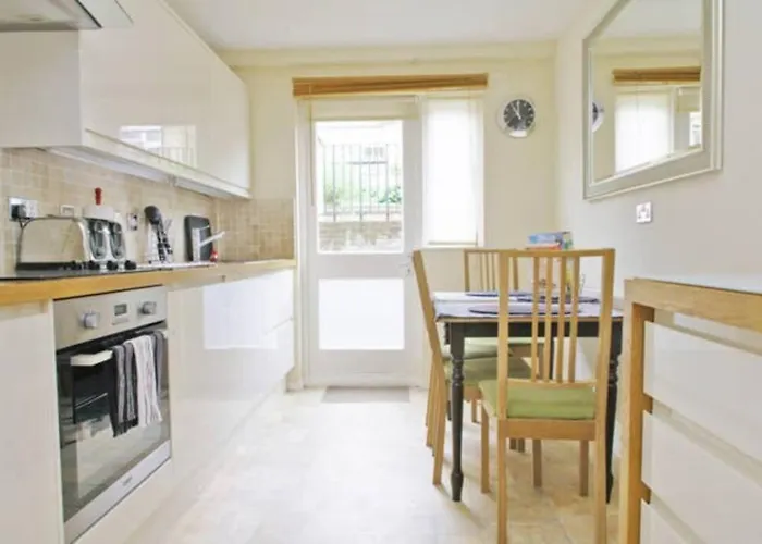 2 Bedroom Apartment With Patio - Ideal Location London Zone 1