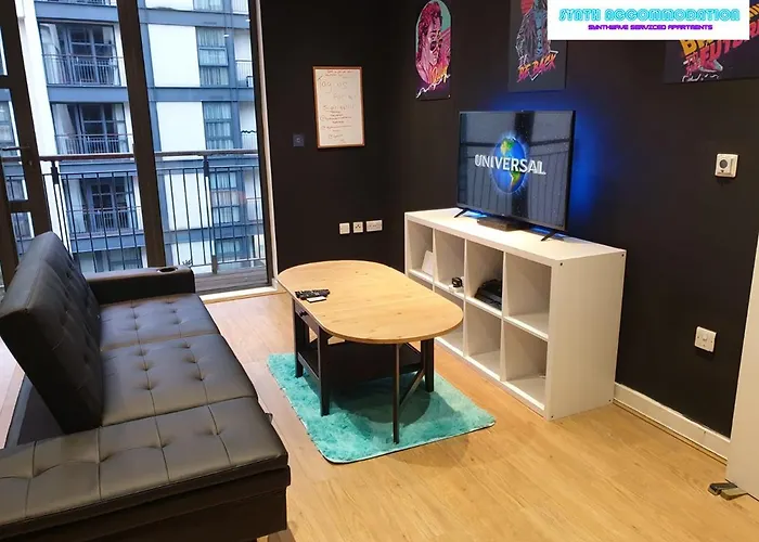 80S Retro 1 Bedroom Serviced Apartment Canary Wharf Perfect For Corporate Business Families & Leisure Guests