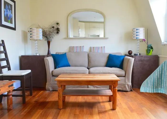 Lovely Top Floor Flat In Leafy Fulham