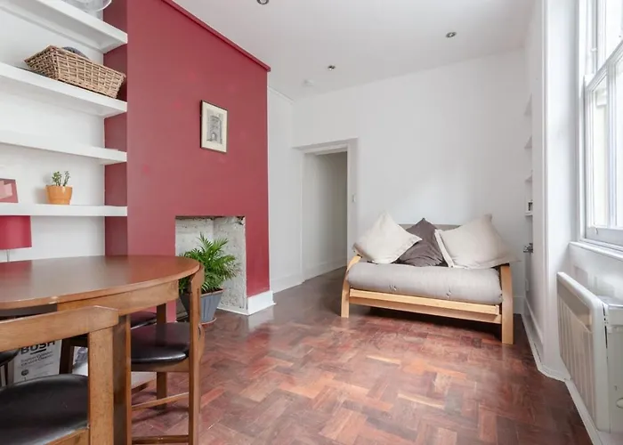 Spacious 2 Bedroom Property in Central London
