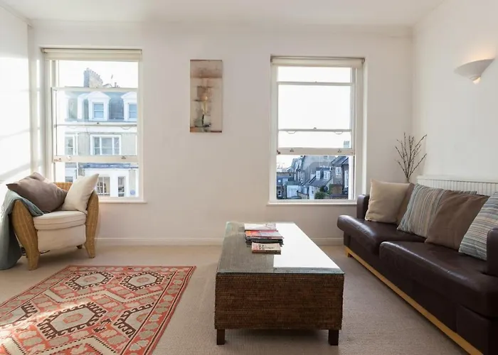 Bright And Spacious 1 Bedroom Apartment In The Heart Of Kensington