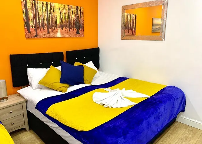 London 2 Bedroom Apartment, Kitchen, Reception And Private Garden