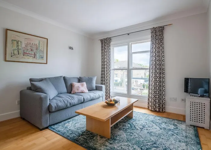 Pleasant Putney Home Close To The Tube Station By Underthedoormat