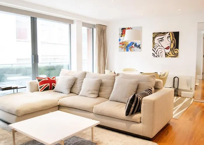 Modern 2 Bedroom With Balcony Near Oxford Street