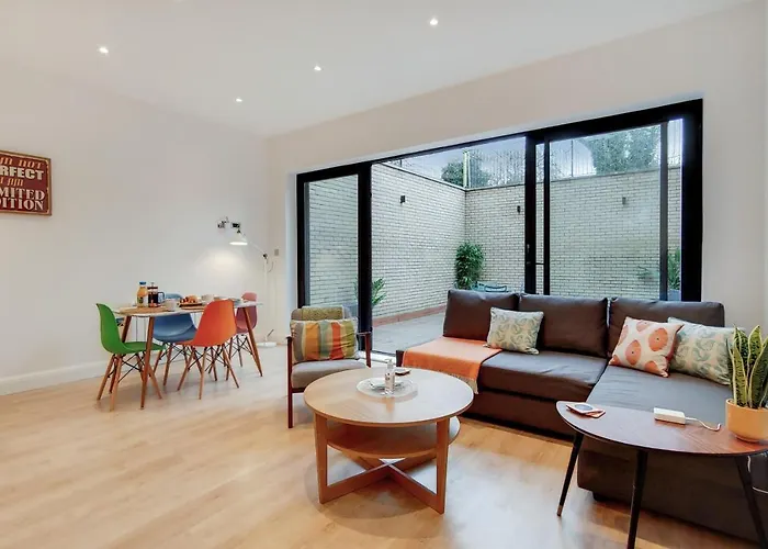 Modern Ealing Apartment With Large Private Patio