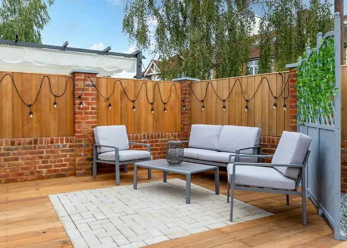 Guestready - Unique Home Near Wimbledon With Gorgeous Deck And Parking