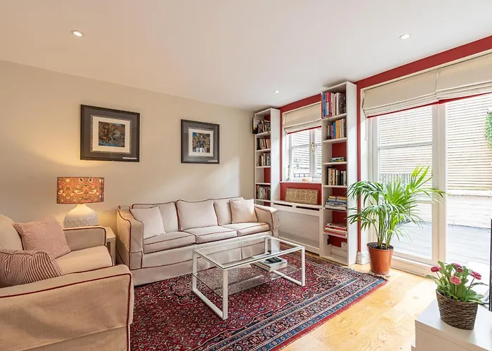 Stylish Mews House With Parking