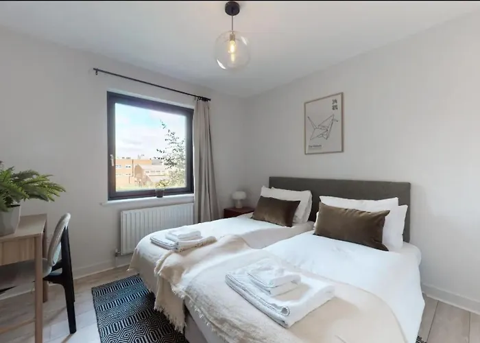 Modern 2 Bedroom Flat With Patio In Turnpike Lane