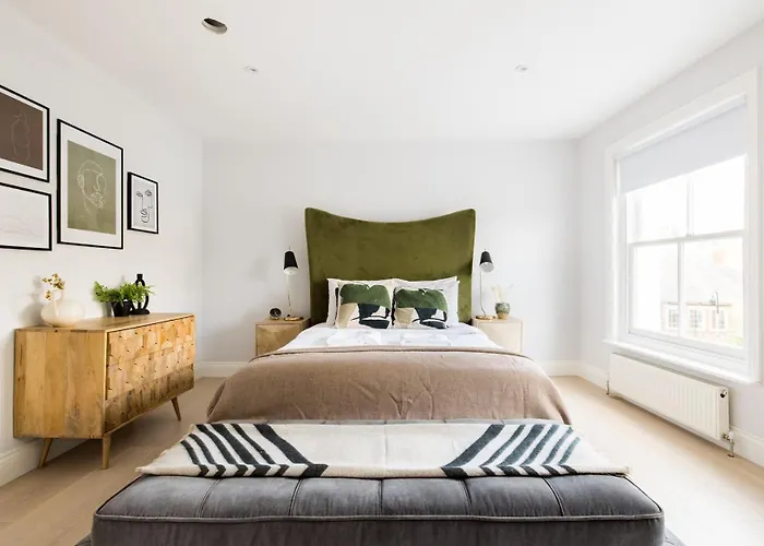 The Margravine Maisonette - Modern & Bright 2Bdr Flat