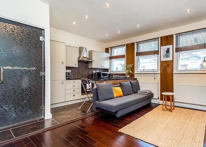 Museum Street Apartment, sleeps 3